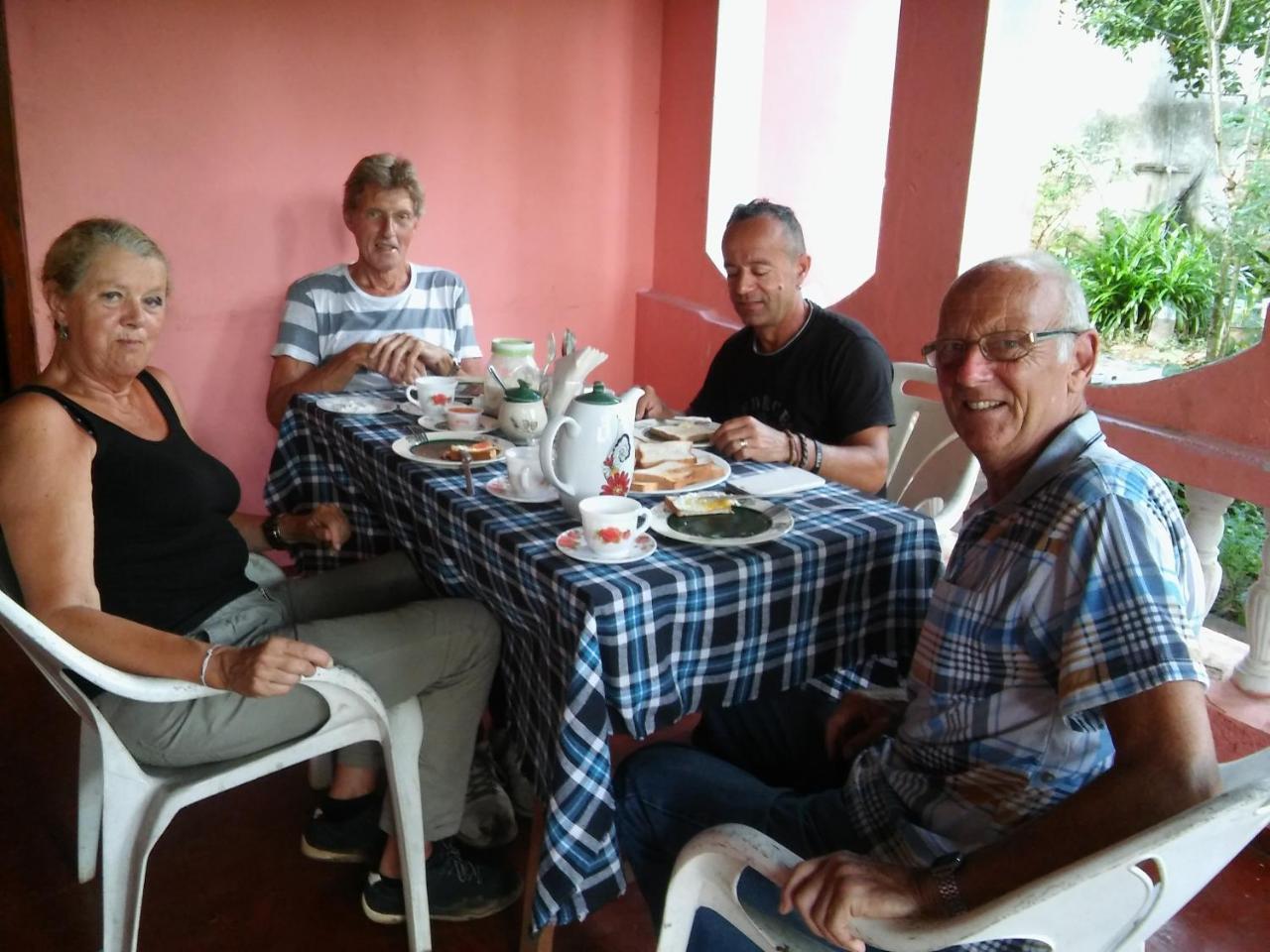 Thevindu Guest & Redmud Resturent Banduramulla 外观 照片