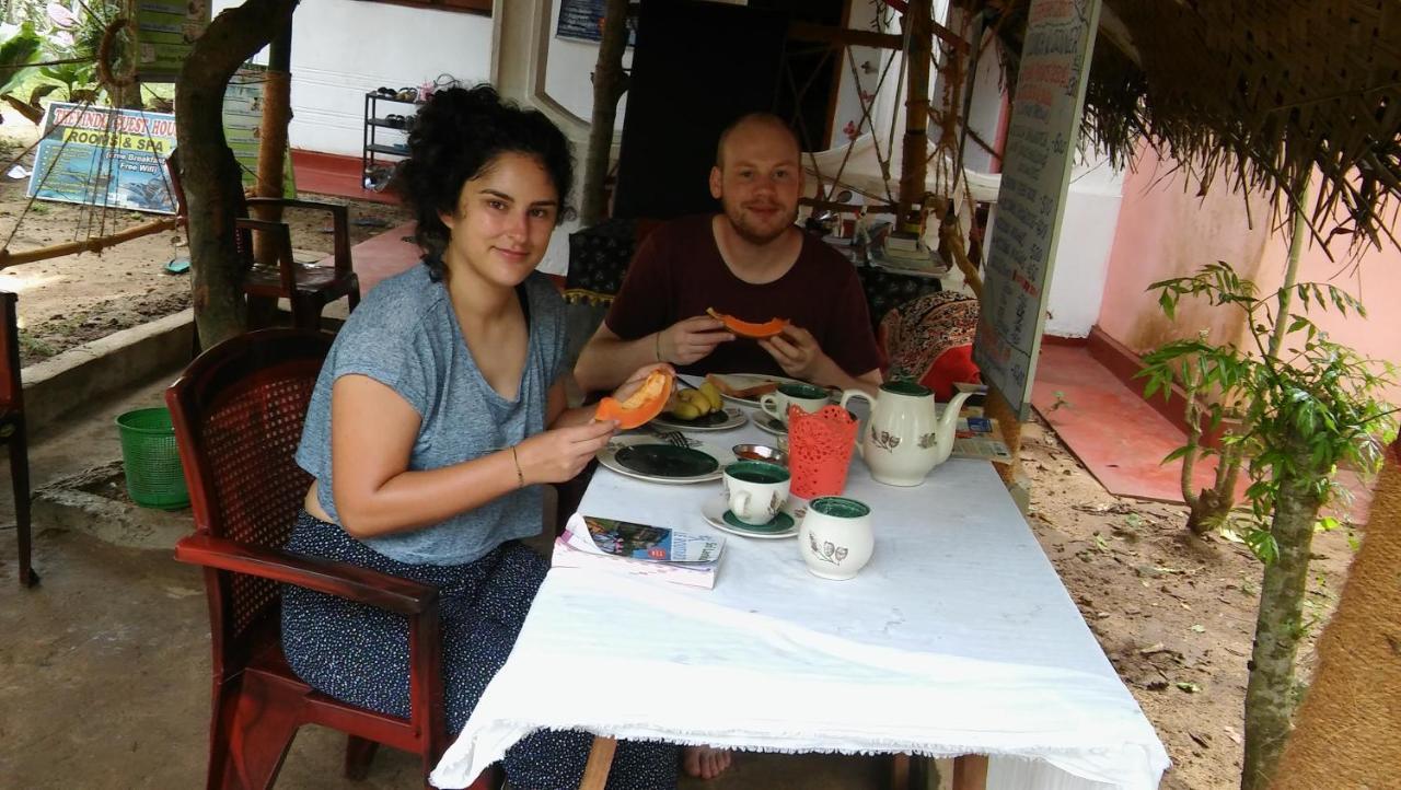 Thevindu Guest & Redmud Resturent Banduramulla 外观 照片